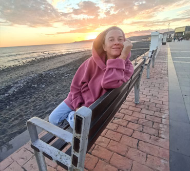 znowu na ławce z zachodzącym słońcem w tle